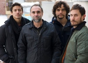 da-esq-para-a-dir-jesuita-barbosa-karim-ainouz-wagner-moura-e-clemens-schick-equipe-do-filme-praia-do-futuro-1329238190713_560x400